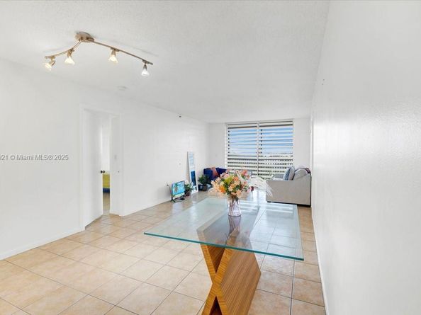 900 NE 195th Street 607, Miami FL 33179