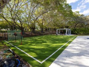 1202 S Manor Dr S, Weston FL 33326