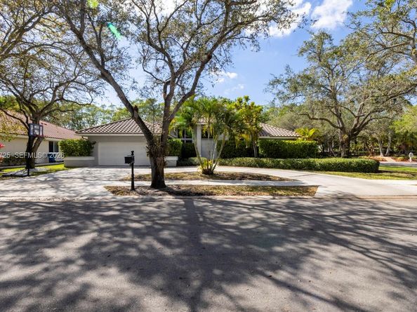 1202 S Manor Dr S, Weston FL 33326