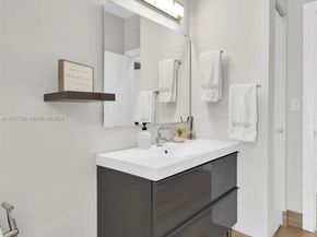 1202 S Manor Dr S, Weston FL 33326