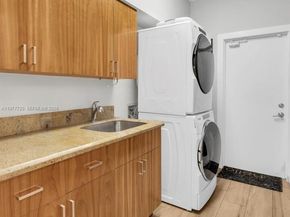 1202 S Manor Dr S, Weston FL 33326