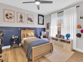 1202 S Manor Dr S, Weston FL 33326