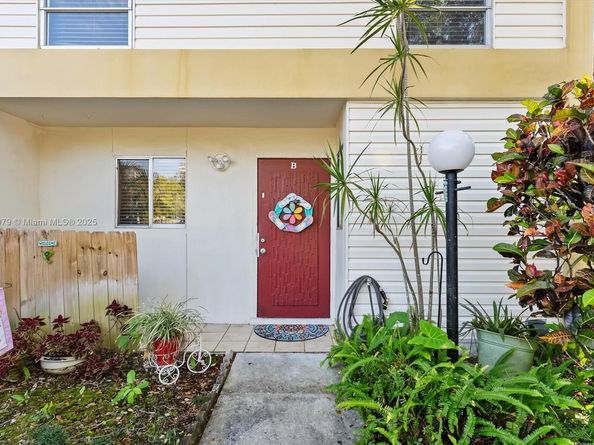 3300 Atlanta St 15b, Hollywood FL 33021