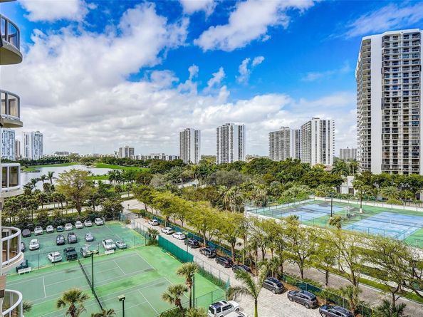 20191 E Country Club Dr 802, Aventura FL 33180