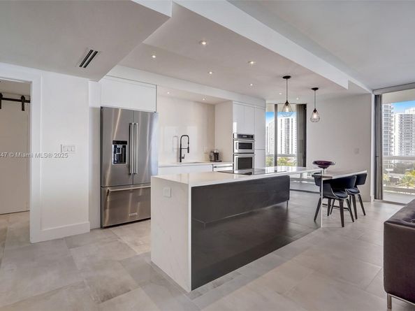 20191 E Country Club Dr 802, Aventura FL 33180