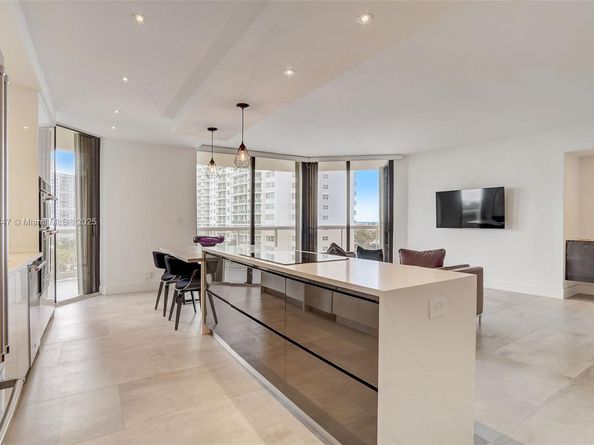 20191 E Country Club Dr 802, Aventura FL 33180