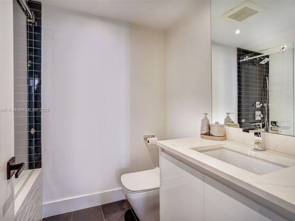 20191 E Country Club Dr 802, Aventura FL 33180