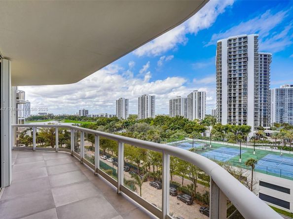 20191 E Country Club Dr 802, Aventura FL 33180