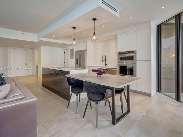 20191 E Country Club Dr 802, Aventura FL 33180