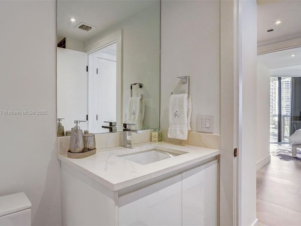 20191 E Country Club Dr 802, Aventura FL 33180