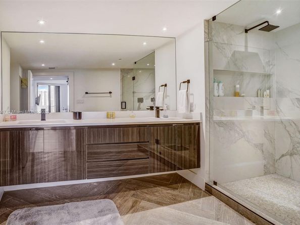 20191 E Country Club Dr 802, Aventura FL 33180