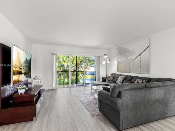 280 Racquet Club Rd 204, Weston FL 33326