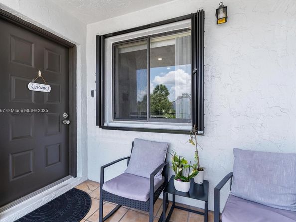 280 Racquet Club Rd 204, Weston FL 33326