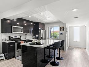 280 Racquet Club Rd 204, Weston FL 33326