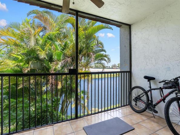 280 Racquet Club Rd 204, Weston FL 33326
