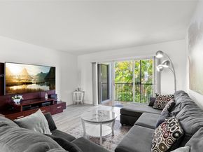 280 Racquet Club Rd 204, Weston FL 33326