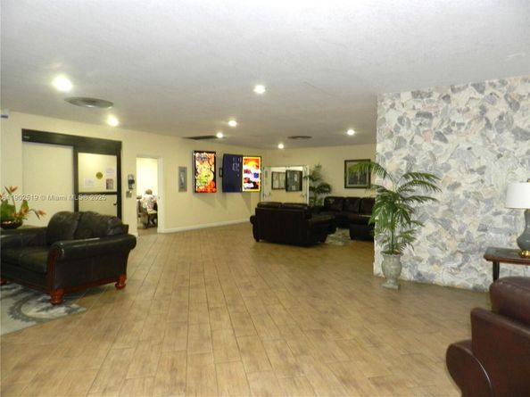 9661 Sunrise Lakes Blvd 305, Sunrise FL 33322