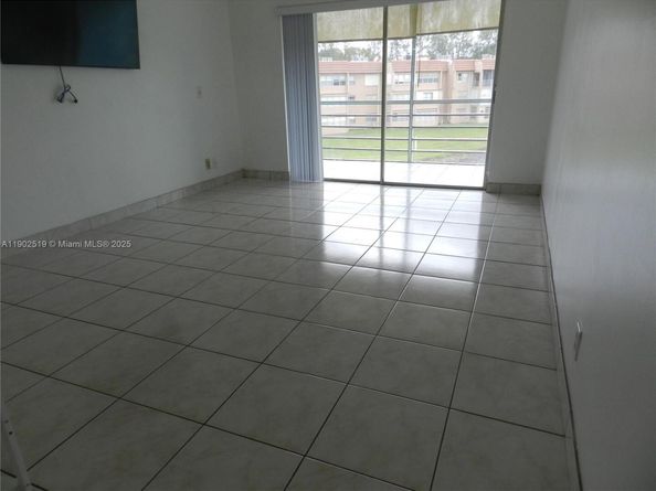 9661 Sunrise Lakes Blvd 305, Sunrise FL 33322