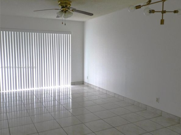 9661 Sunrise Lakes Blvd 305, Sunrise FL 33322