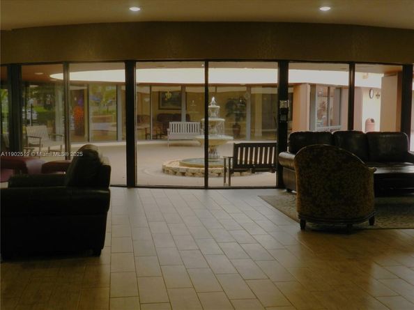 9661 Sunrise Lakes Blvd 305, Sunrise FL 33322