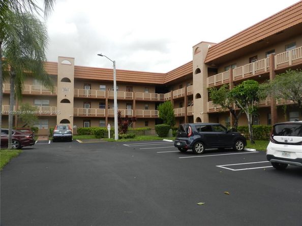 9661 Sunrise Lakes Blvd 305, Sunrise FL 33322