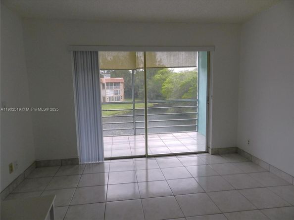 9661 Sunrise Lakes Blvd 305, Sunrise FL 33322