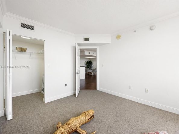 3232 SW 22nd Ter 1003, Miami FL 33145