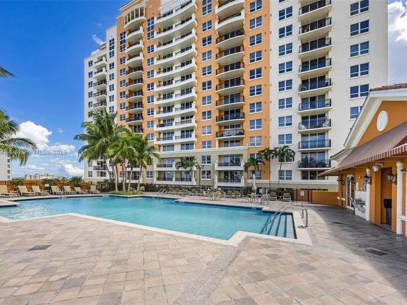 3232 SW 22nd Ter 1003, Miami FL 33145