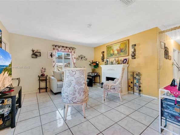 380 NW 133rd St, North Miami FL 33168