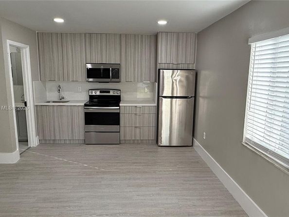 220 NW 12th St, Pompano Beach FL 33060