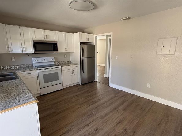 220 NW 12th St, Pompano Beach FL 33060