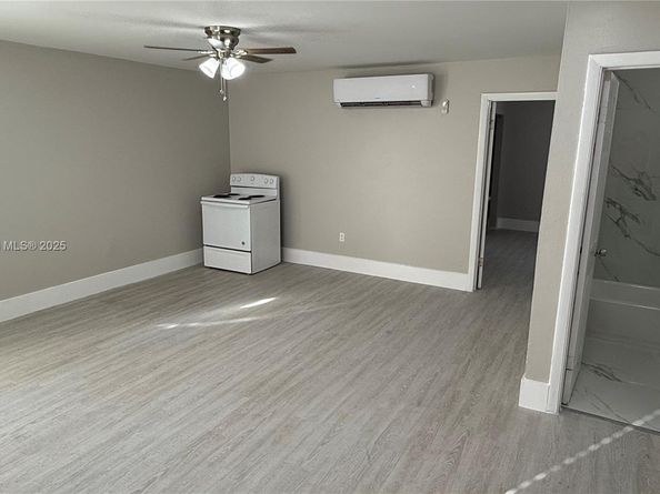 220 NW 12th St, Pompano Beach FL 33060