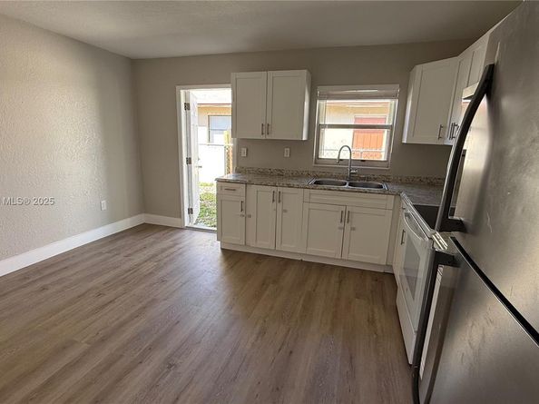 220 NW 12th St, Pompano Beach FL 33060