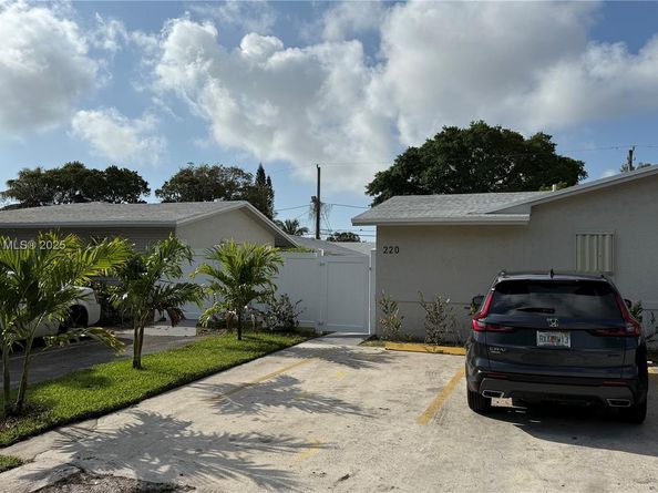 220 NW 12th St, Pompano Beach FL 33060