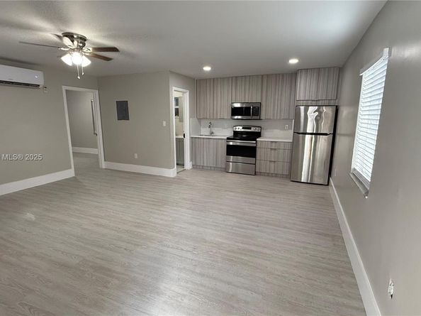 220 NW 12th St, Pompano Beach FL 33060