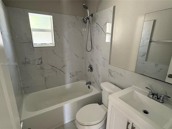 220 NW 12th St, Pompano Beach FL 33060