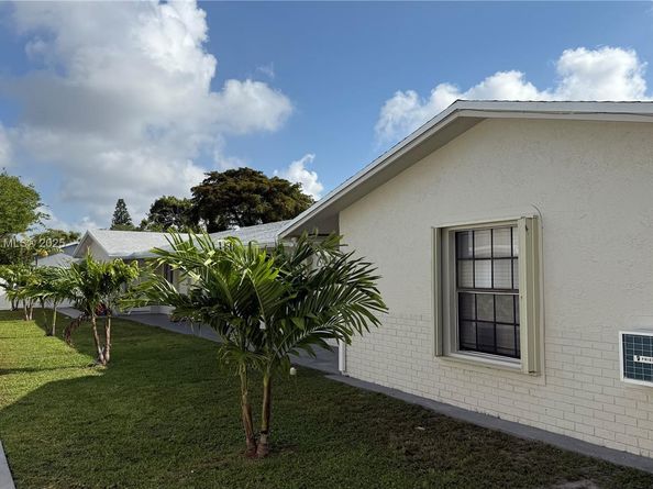 220 NW 12th St, Pompano Beach FL 33060
