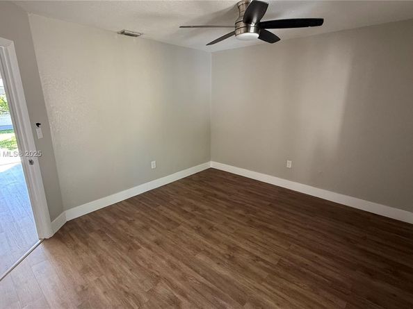 220 NW 12th St, Pompano Beach FL 33060