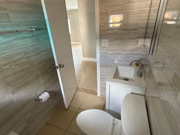 220 NW 12th St, Pompano Beach FL 33060