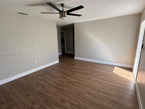 220 NW 12th St, Pompano Beach FL 33060