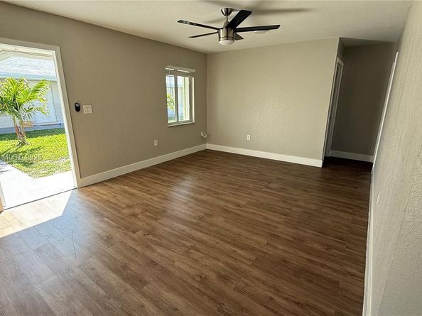 220 NW 12th St, Pompano Beach FL 33060