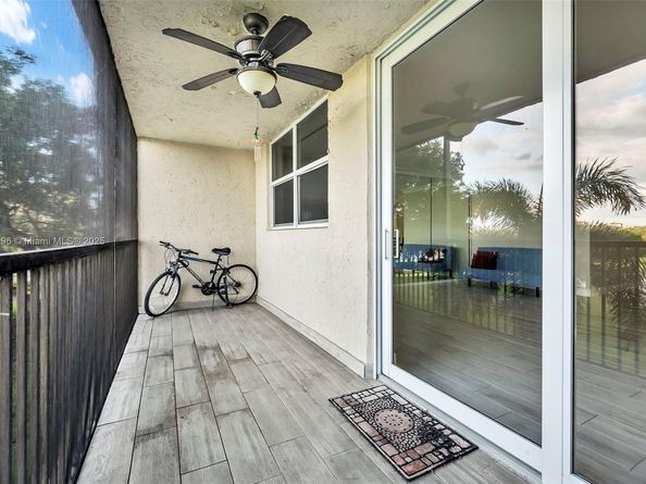 3300 W Rolling Hills Cir 307, Davie FL 33328