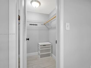 3300 W Rolling Hills Cir 307, Davie FL 33328