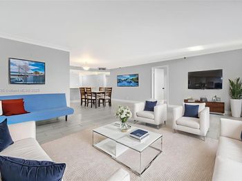 3300 W Rolling Hills Cir