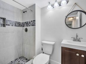 3300 W Rolling Hills Cir 307, Davie FL 33328