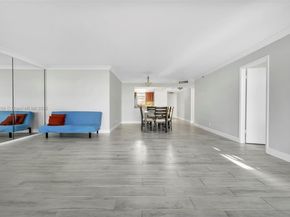 3300 W Rolling Hills Cir 307, Davie FL 33328