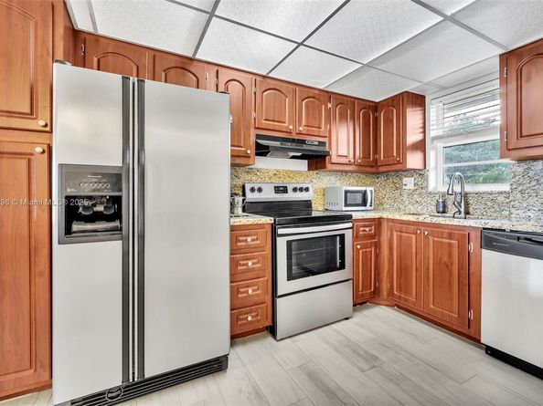 3300 W Rolling Hills Cir 307, Davie FL 33328