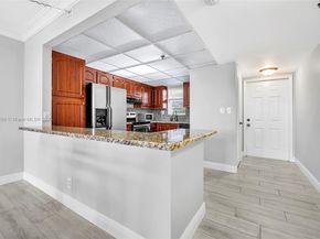 3300 W Rolling Hills Cir 307, Davie FL 33328