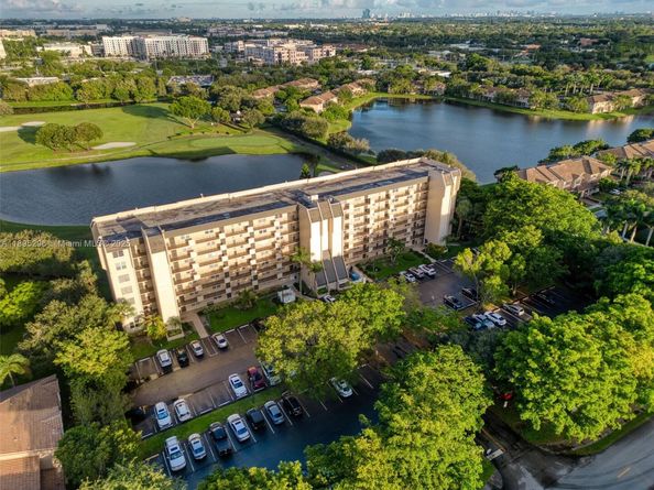 3300 W Rolling Hills Cir 307, Davie FL 33328