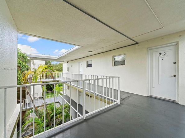 4235 North University dr 312, Sunrise FL 33351